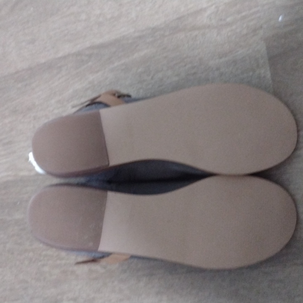 Sandals - Picture 4 of 5